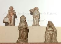 FIG. 8 - Statuette raffiguranti personaggi di una commedia (met&agrave; IV sec. a.C.) che prelude all Aulularia di Plauto. Tomba 184 